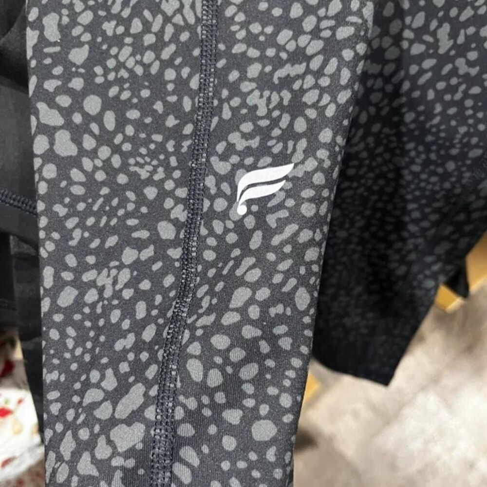 Fabletics Women's Black and Grey Leggings